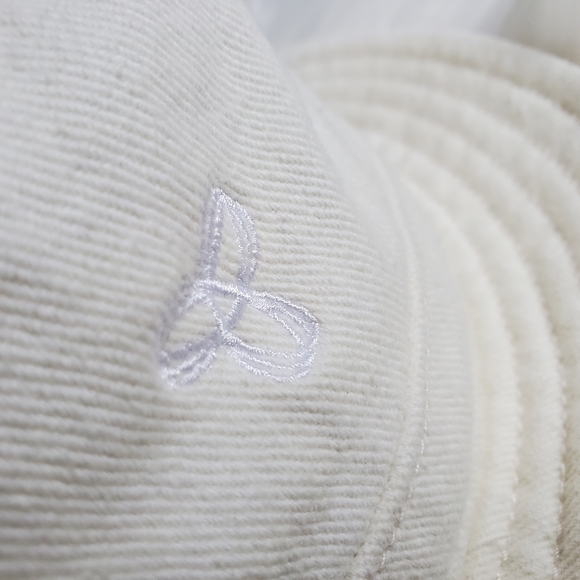 Aritzia - TNA Bucket Hat - Picture 3 of 6